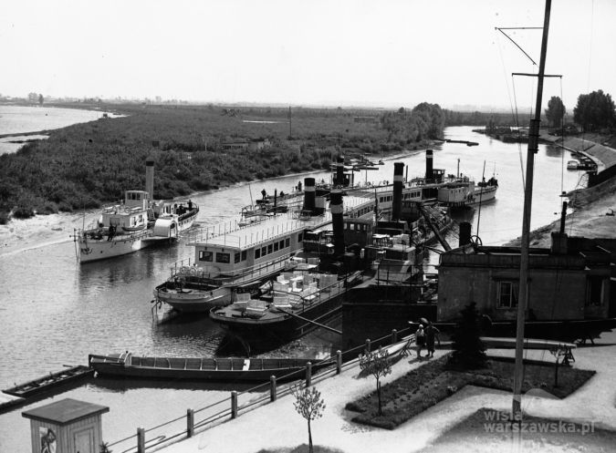 Statki pasażerskie w porcie Czeniakowskim, 1936 rok, fot. Zbiory NAC