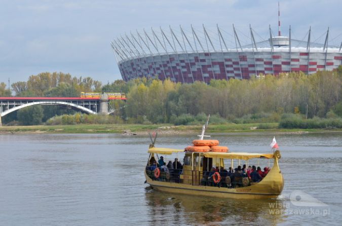 Statek "Bena" (widok na Most Poniatowskiego i Stadion Narodowy) (Fot. Hanna Żelichowska) 