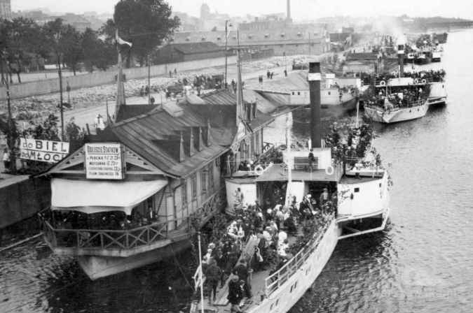 Przystanie i statki parowe nad brzegiem Wisły w oklicy Starego Miasta, 20-lecie międzywojenne
